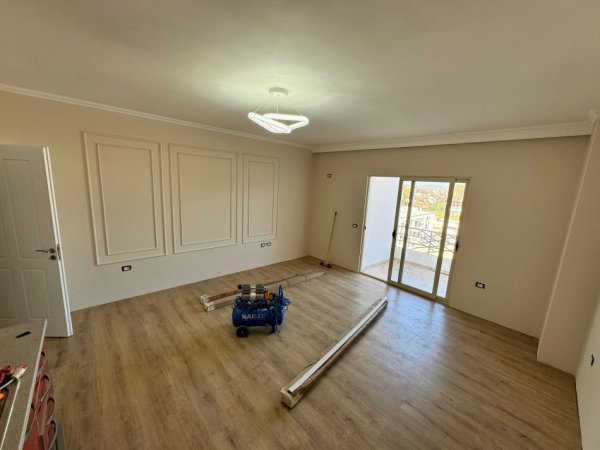 Tirane, shitet apartament 2+1+Ballkon , 104 m² 135.000 € (Vila L)