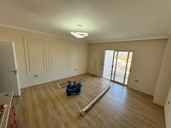 Tirane, shitet apartament 2+1+Ballkon , 104 m² 135.000 € (Vila L)