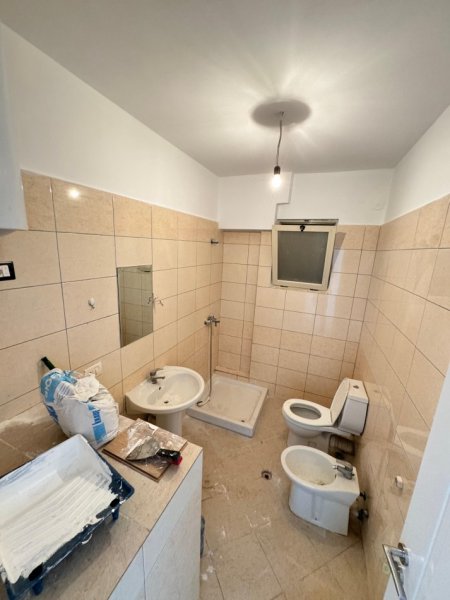 Tirane, shitet apartament 2+1+Ballkon , 104 m² 135.000 € (Vila L)