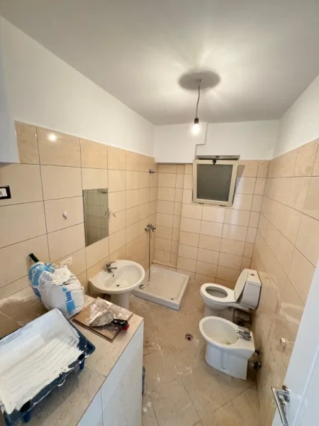 Tirane, shitet apartament 2+1+Ballkon , 104 m² 135.000 € (Vila L)