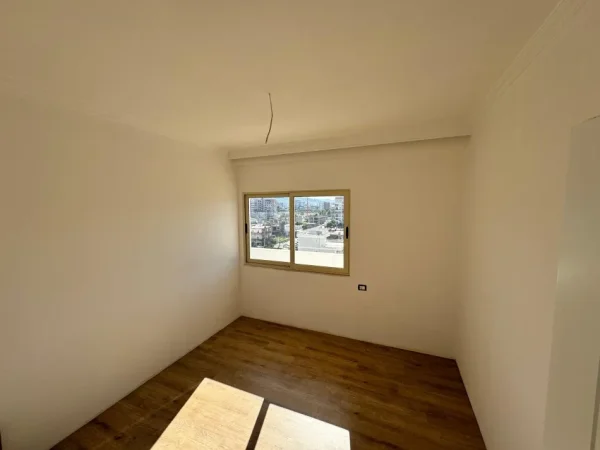 Tirane, shitet apartament 2+1+Ballkon , 104 m² 135.000 € (Vila L)