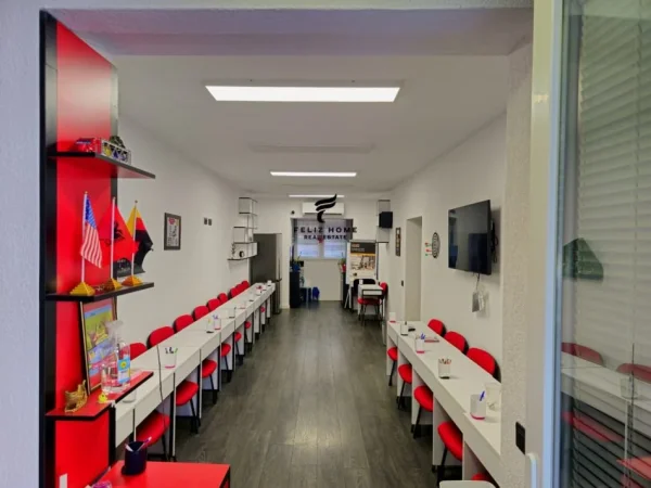 Tirane, jepet me qera zyre Kati 0, 95 m² 750 € (21 DHJETORI)