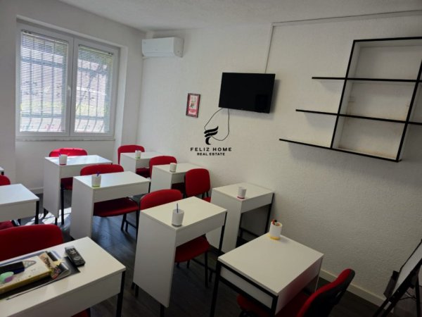 Tirane, jepet me qera zyre Kati 0, 95 m² 750 € (21 DHJETORI)