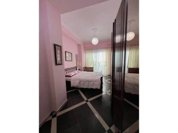 Tirane, jepet me qera apartament 2+1 Kati 1, 120 m² 500 € 