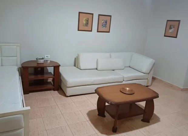 Tirane, jepet me qera apartament 2+1+Ballkon Kati 2, 83 m² 700 € (Sheshi Willson)