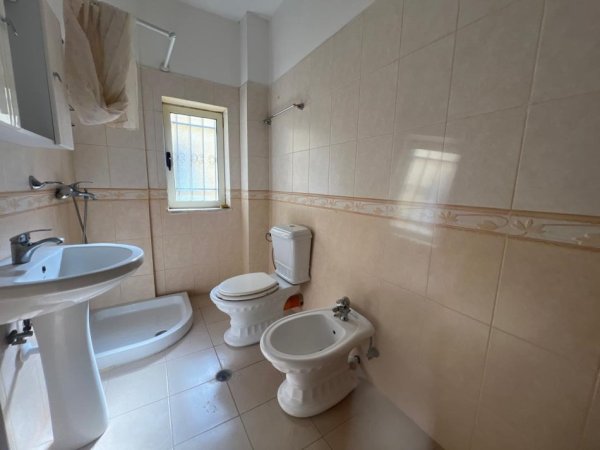 Durres, shitet apartament 1+1+Aneks+Ballkon Kati 3, 65 m² 68.000 € (Shkembi i kavajes)