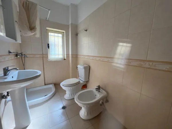 Durres, shitet apartament 1+1+Aneks+Ballkon Kati 3, 65 m² 68.000 € (Shkembi i kavajes)