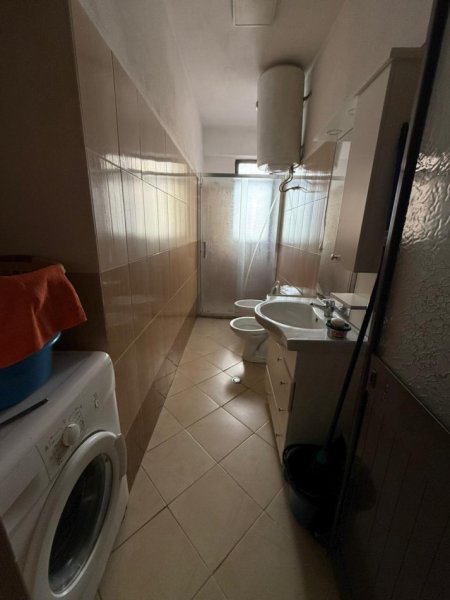 Tirane, jepet me qera apartament 2+1 Kati 2, 90 m² 500 € (Kinostudio)