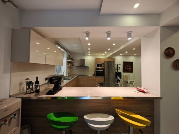 Tirane, Kati pare i nje vile per qira  121 m² 500 € (Rruga Elbasanit)