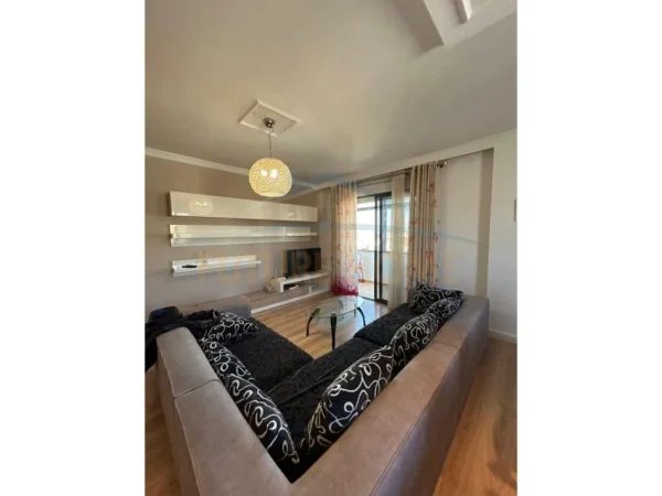 Tirane, jepet me qera apartament 3+1+Aneks+Ballkon Kati 7, 157 m² 900 € (Myslym Shyri)