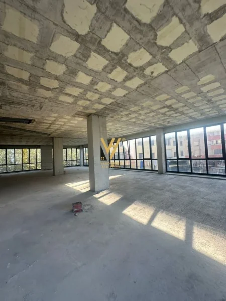 Tirane, shitet ambjent biznesi Kati 0, 500 m² 850.000 € (KAMEZ)