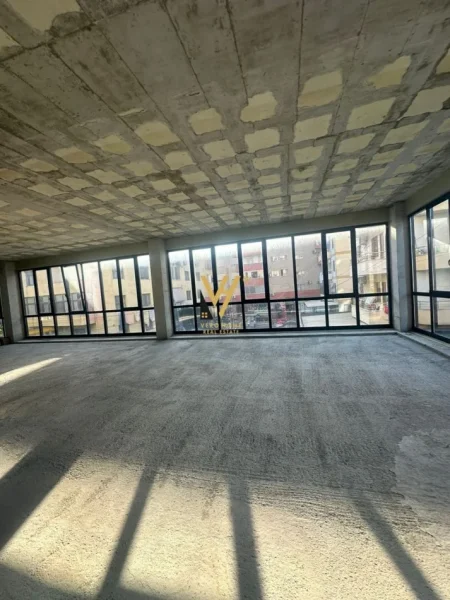 Tirane, shitet ambjent biznesi Kati 0, 500 m² 850.000 € (KAMEZ)