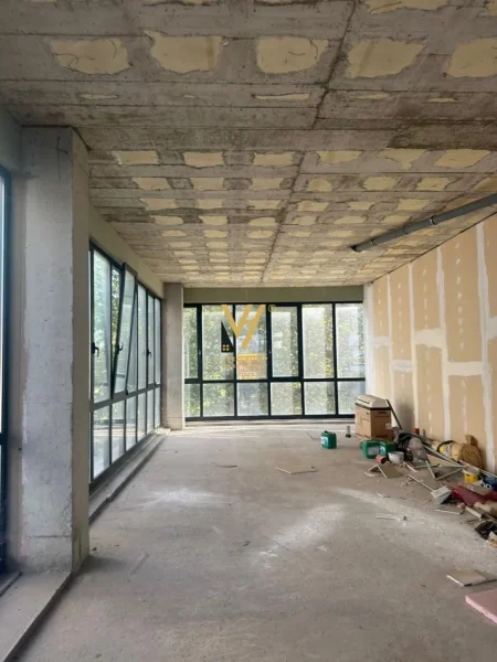 Tirane, shitet ambjent biznesi Kati 0, 500 m² 850.000 € (KAMEZ)