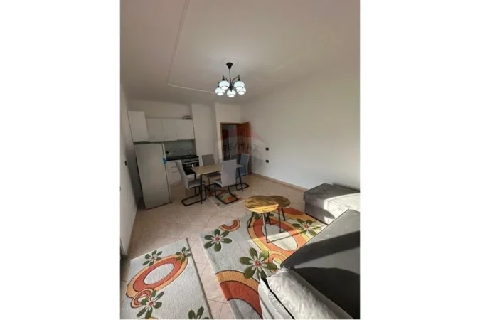 Tirane, jepet me qera apartament 2+1+Ballkon Kati 4, 80 m² 550 € (Gjimnazi Aleks Buda Laprake)