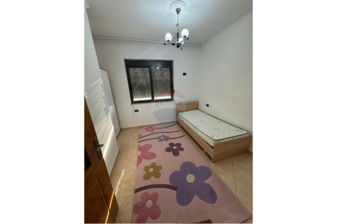 Tirane, jepet me qera apartament 2+1+Ballkon Kati 4, 80 m² 550 € (Gjimnazi Aleks Buda Laprake)