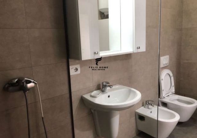 Tirane, jepet me qera apartament 2+1+Ballkon Kati 4, 93 m² 700 € (RRUGA JORDAN MISJA)