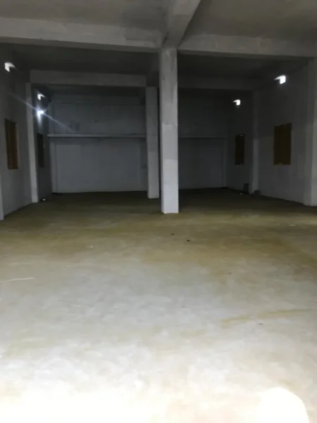 Tirane, jepet me qera magazine Kati 0, 100 m² 500 € (institut)