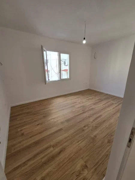 Tirane, shitet apartament 2+1 Kati 3, 75 m² 129.000 € (Oxhaku)