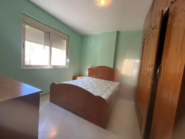 Shkembi Kavajes, shitet apartament 1+1+Ballkon Kati 3, 65 m² 78.000 € (Plazh)
