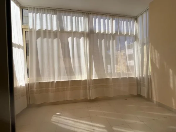 Shkembi Kavajes, shitet apartament 1+1+Ballkon Kati 3, 65 m² 78.000 € (Plazh)