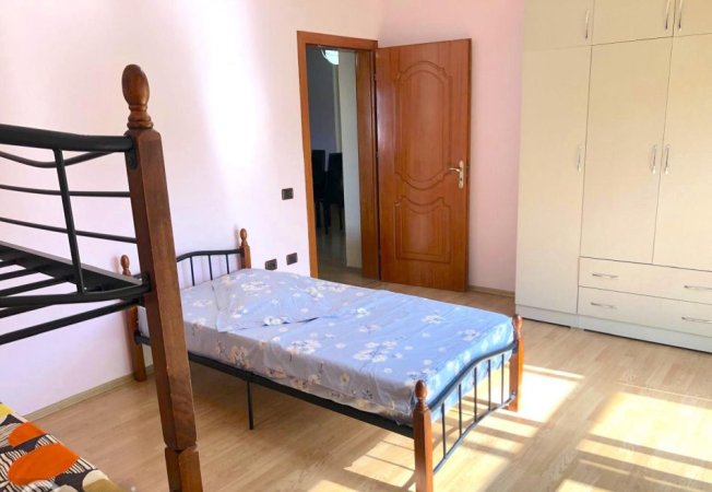 Tirane, jepet me qera apartament 2+1 Kati 3, 105 m² 370 € (JORDAN MISJA)