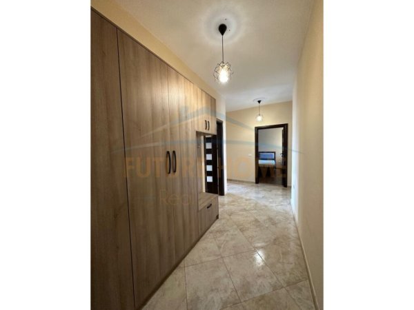 Durres, jepet me qera apartament 3+1 Kati 4, 101 m² 400 € (Ish Urt, Durres)