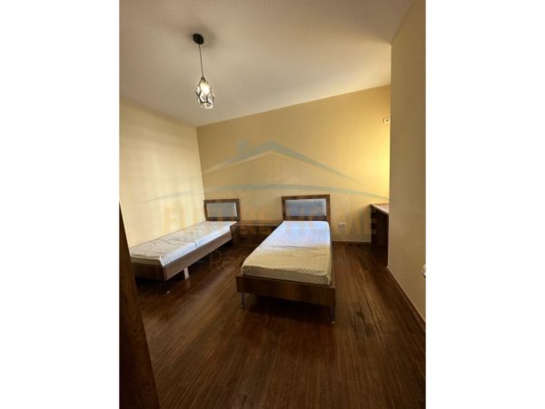 Durres, jepet me qera apartament 3+1 Kati 4, 101 m² 400 € (Ish Urt, Durres)