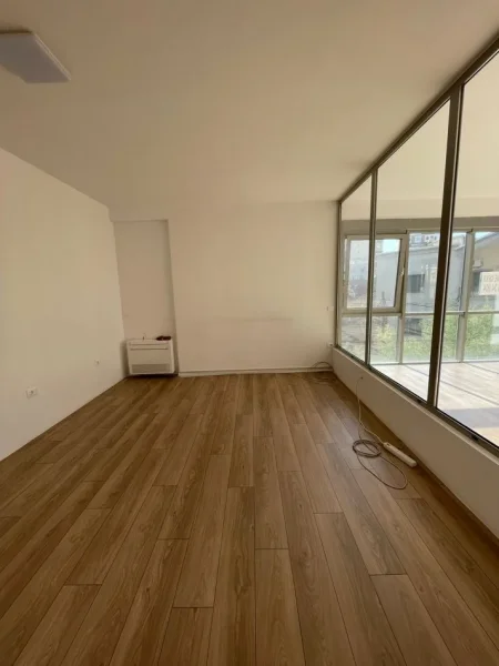 Tirane, jepet me qera zyre Kati 2, 160 m² 2.500 € (RRUGA E KAVAJES)