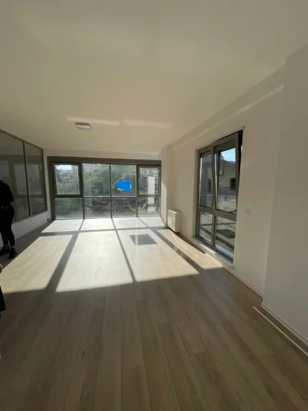 Tirane, jepet me qera zyre Kati 2, 160 m² 2.500 € (RRUGA E KAVAJES)