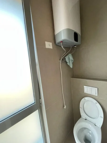 Tirane, jepet me qera zyre Kati 2, 160 m² 2.500 € (RRUGA E KAVAJES)