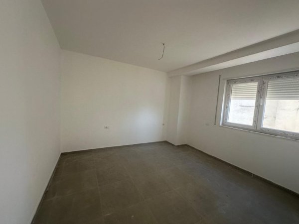 Tirane, jepet me qera zyre Kati 6, 75 m² 600 € (Rruga Mine Peza)