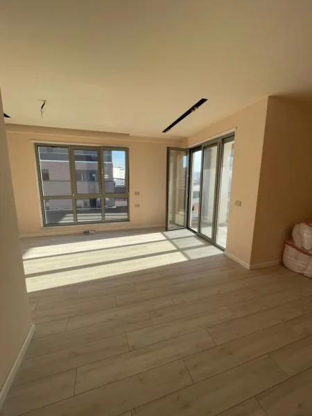 Tirane, jepet me qera zyre , 115 m² 1.350 € (RRUGA E KAVAJES)