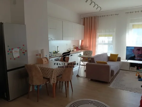Tirane, jepet me qera apartament 2+1+Ballkon Kati 5, 90 m² 500 € (ALI DEMI)