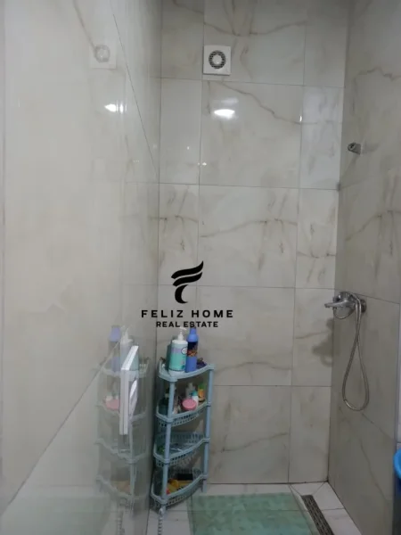 Tirane, jepet me qera apartament 2+1+Ballkon Kati 5, 90 m² 500 € (ALI DEMI)