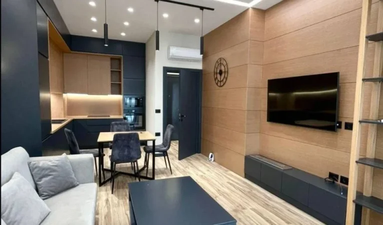 Tirane, jepet me qera apartament 1+1+Ballkon Kati 7, 75 m² 1.000 € (Rruga e Kavajes)
