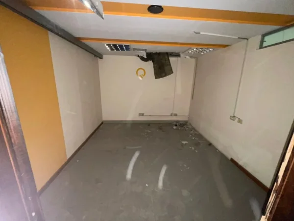 Tirane, jepet me qera magazine Kati -1, 700 m² 5.000 € (sheshi willson)