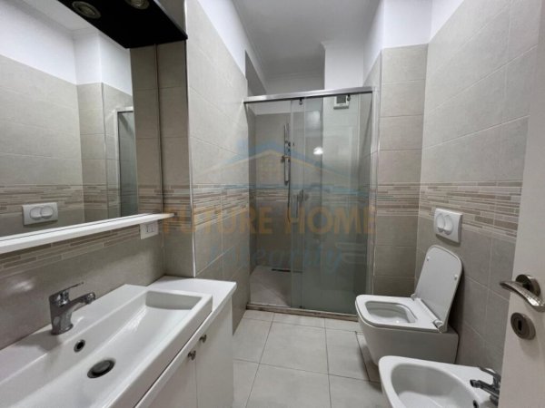 Tirane, jepet me qera apartament 2+1 Kati 7, 96 m² 800 € (Komuna e Parisit)
