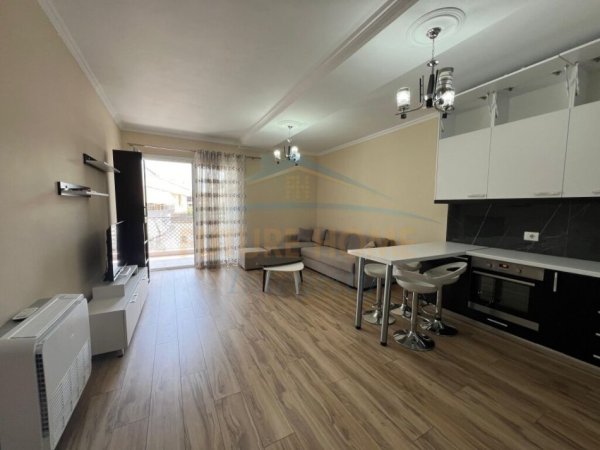 Tirane, jepet me qera apartament 2+1 Kati 7, 96 m² 800 € (Komuna e Parisit)