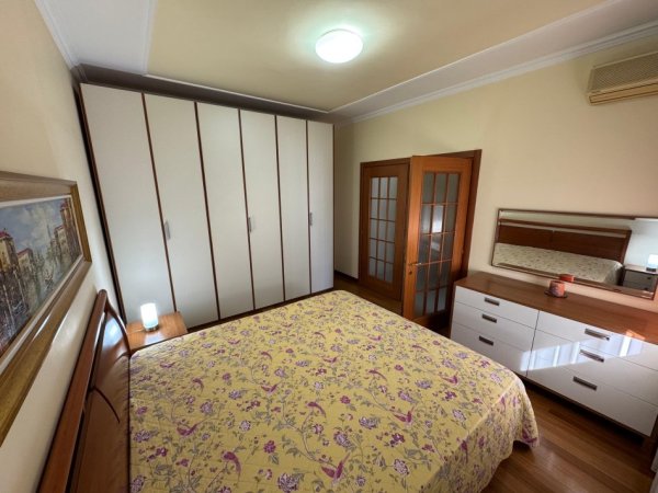 Tirane, jepet me qera apartament 2+1+Ballkon Kati 4, 136 m² 1.500 € (Rruga Ismail Qemali BLLOK)