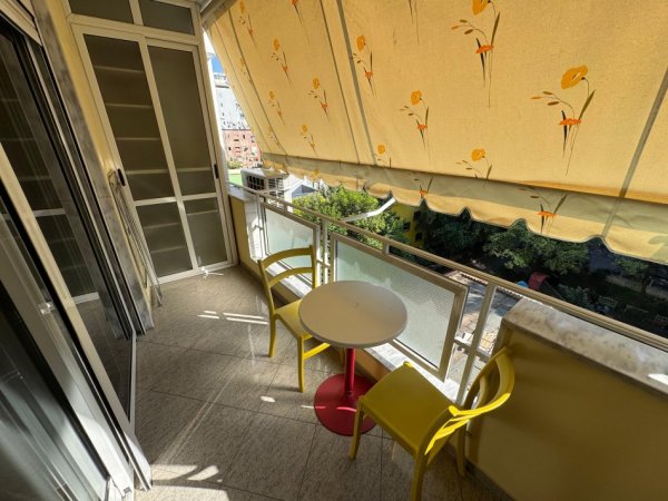 Tirane, jepet me qera apartament 2+1+Ballkon Kati 4, 136 m² 1.500 € (Rruga Ismail Qemali BLLOK)