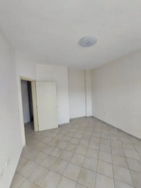 Tirane, jepet me qera apartament 2+1+Ballkon Kati 3, 95 m² 350 € (Shefqet kuka)