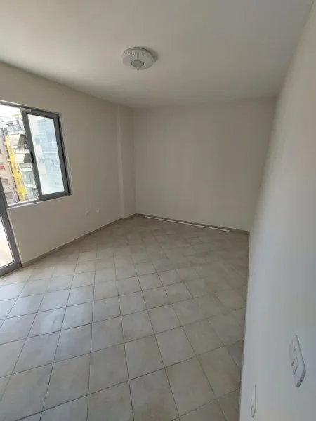 Tirane, jepet me qera apartament 2+1+Ballkon Kati 3, 95 m² 350 € (Shefqet kuka)