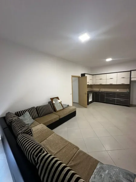 Tirane, jepet me qera apartament 2+1+Ballkon Kati 2, 100 m² 600 € (astir)