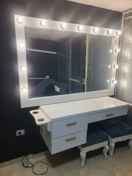 Tirane, shes Set salloni 540 €