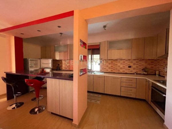Tirane, jap me qera apartament 2+1+POST PARKIMI , 150 m² 600 € (Kodra e Diellit)