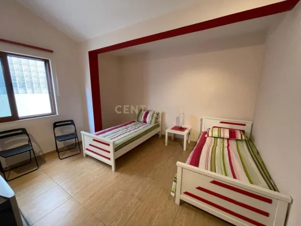 Tirane, jap me qera apartament 2+1+POST PARKIMI , 150 m² 600 € (Kodra e Diellit)