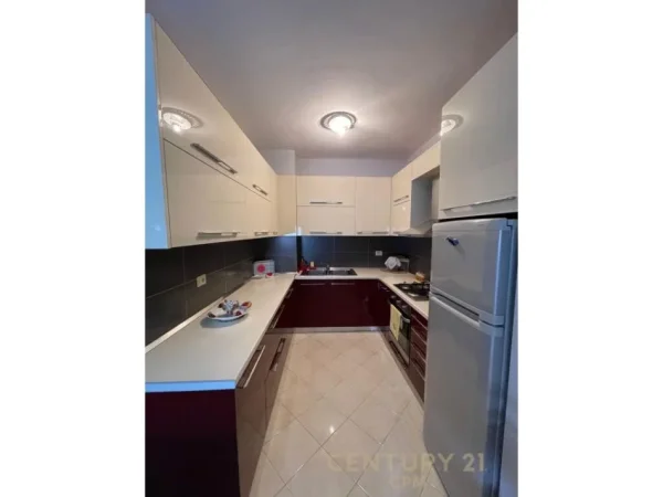Tirane, shitet apartament 1+1+Ballkon Kati 7, 87.000 € (Rruga Denmeri)