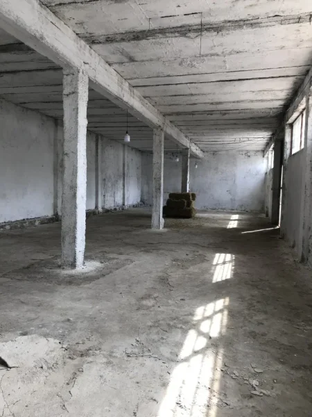 Tirane, jepet me qera ambjent biznesi Kati 0, 401 m² 850 € (rruga 5 maji)