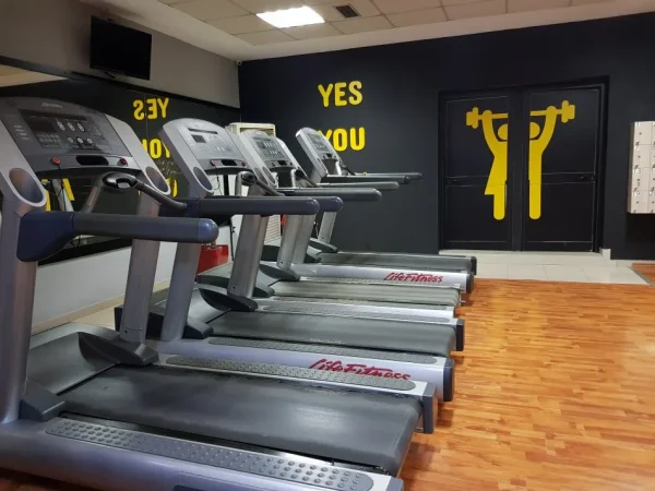 Tirane, shes Shitet Biznesi Palester aktive ne gjendje pune, Komuna e Parisit 29.000 €