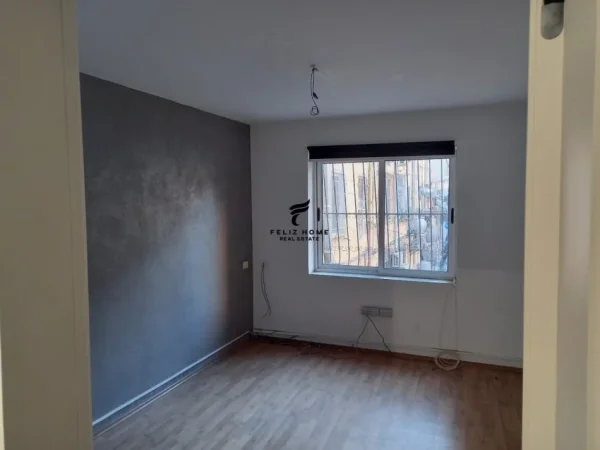 Tirane, jepet me qera dyqan Kati 1, 120 m² 800 € (BLLOKU)